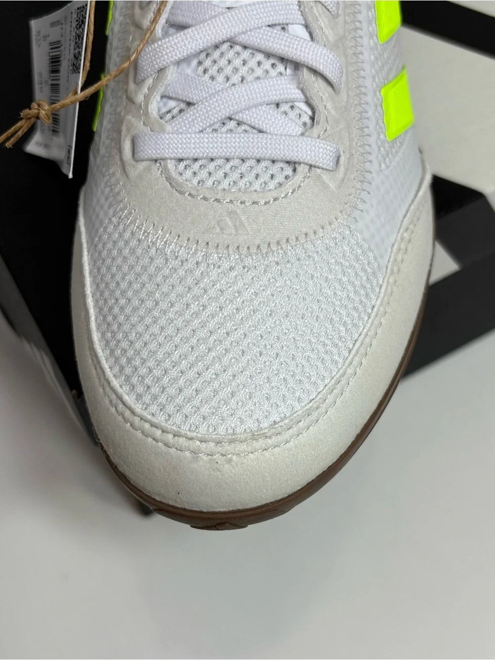 adidas Predator Indoor Soccer Shoes Sneakers JI1159 White Neon Yellow Men’s 5.5